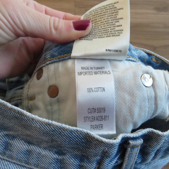 AGOLDE Parker Vintage Cut-Off Shorts in Swapmeet - Size 24 Waist - Picture 16 of 16